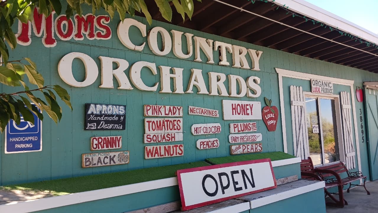Mom's Country Orchards — photo 1
