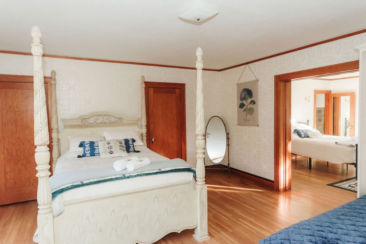 Stone Oak Manor — photo 1